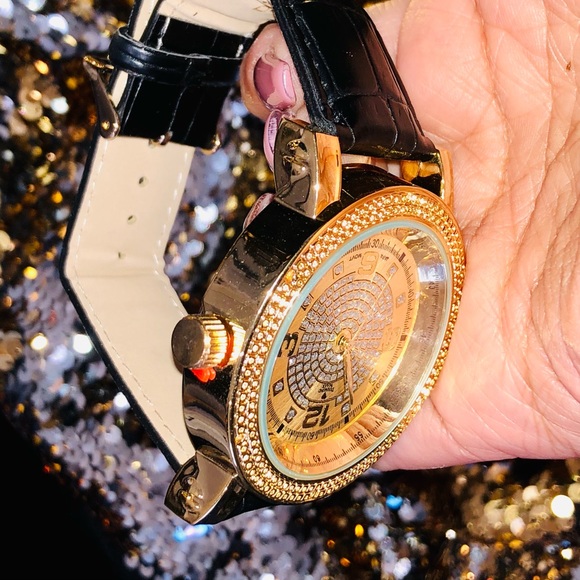 Real Diamond bezel watch custom made for men take elegant style to a new level - Picture 9 of 10